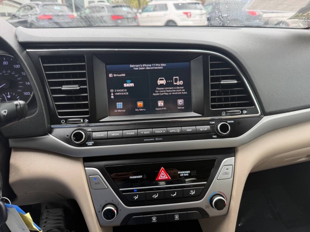 2017 Hyundai Elantra Image 17