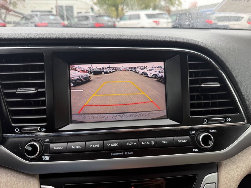 2017 Hyundai Elantra Image 19