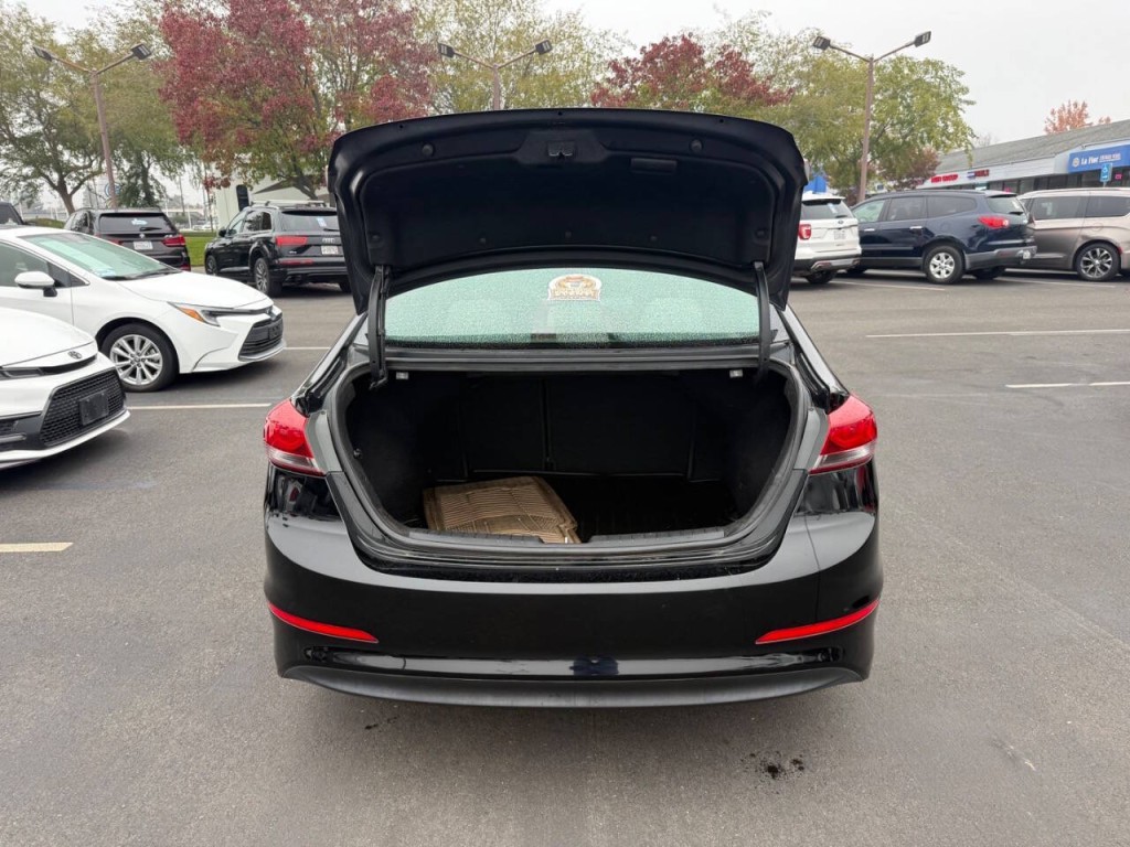 2017 Hyundai Elantra Image 22