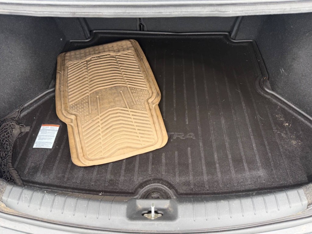 2017 Hyundai Elantra Image 23