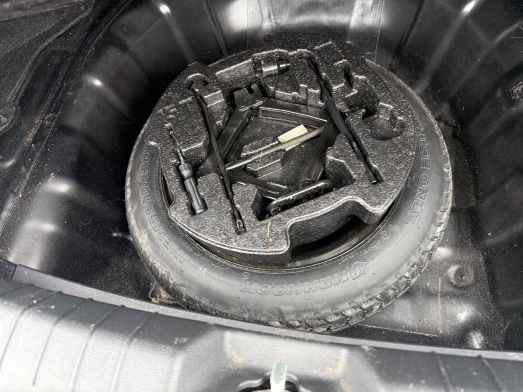 2017 Hyundai Elantra Image 24