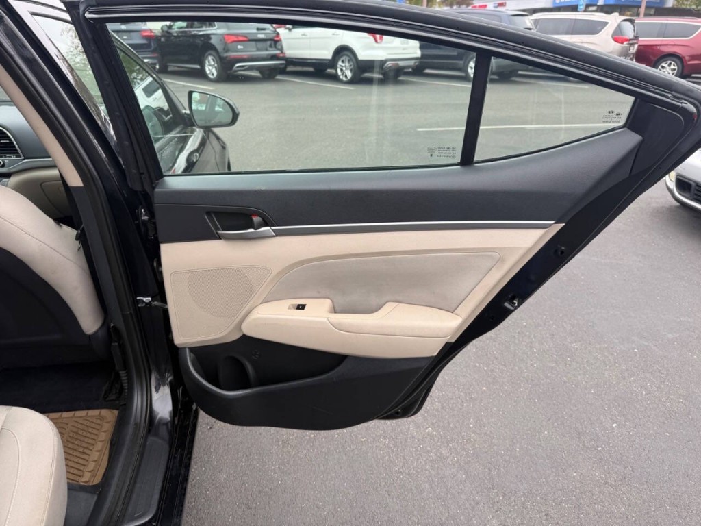 2017 Hyundai Elantra Image 25