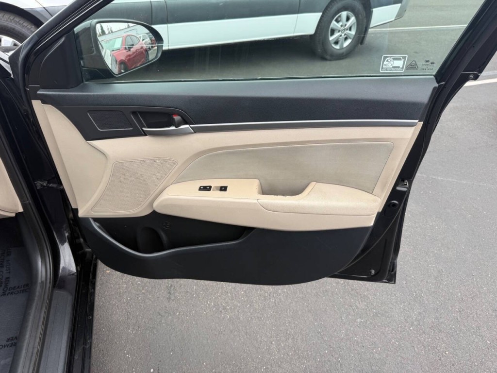 2017 Hyundai Elantra Image 26