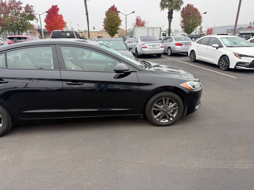 2017 Hyundai Elantra Image 27