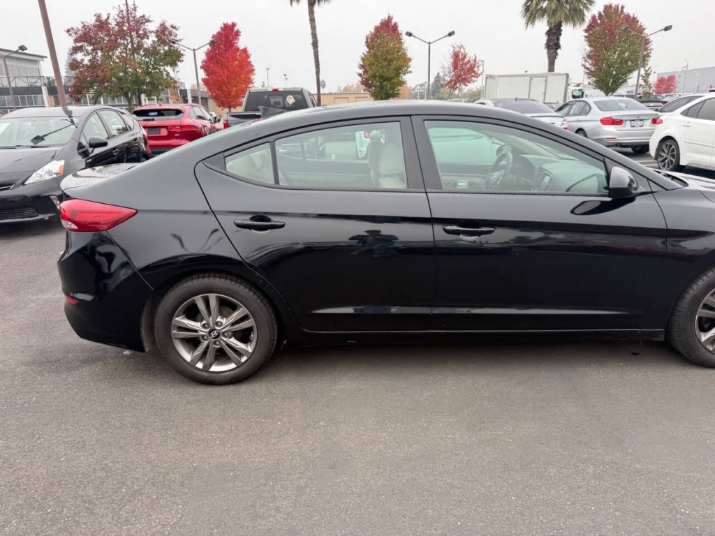 2017 Hyundai Elantra Image 28