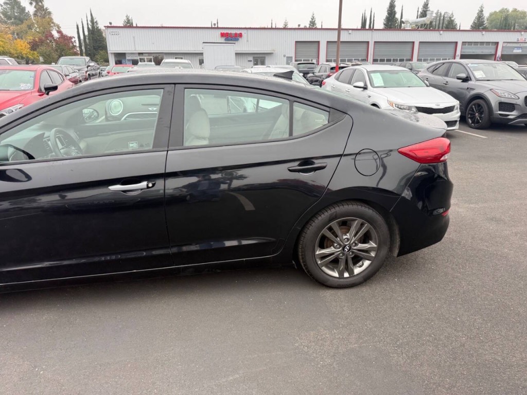 2017 Hyundai Elantra Image 29