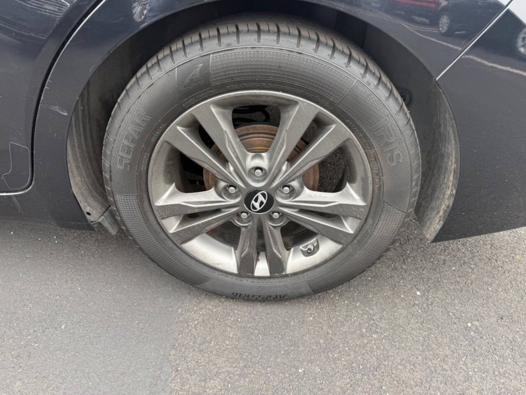 2017 Hyundai Elantra Image 31