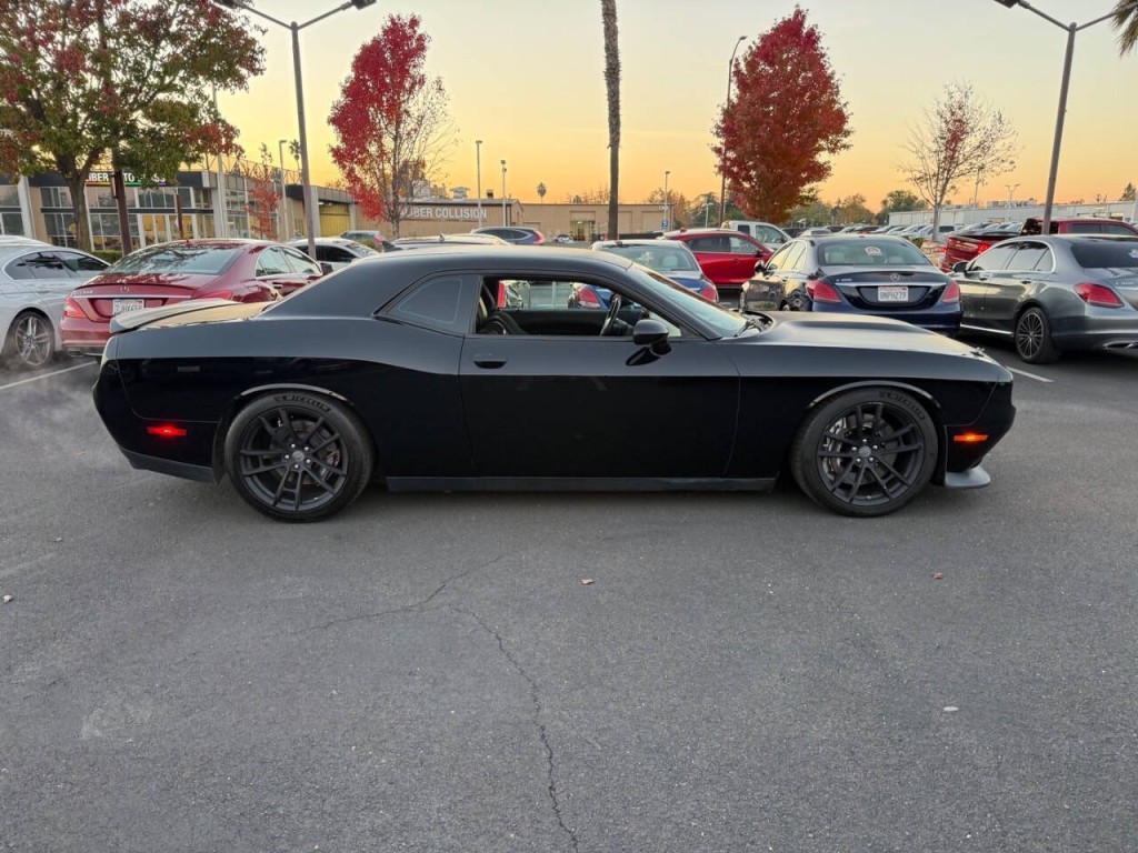 2017 Dodge Challenger Image 5