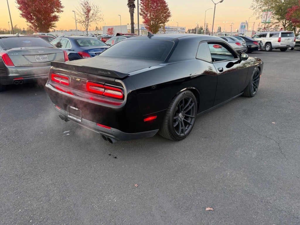 2017 Dodge Challenger Image 6