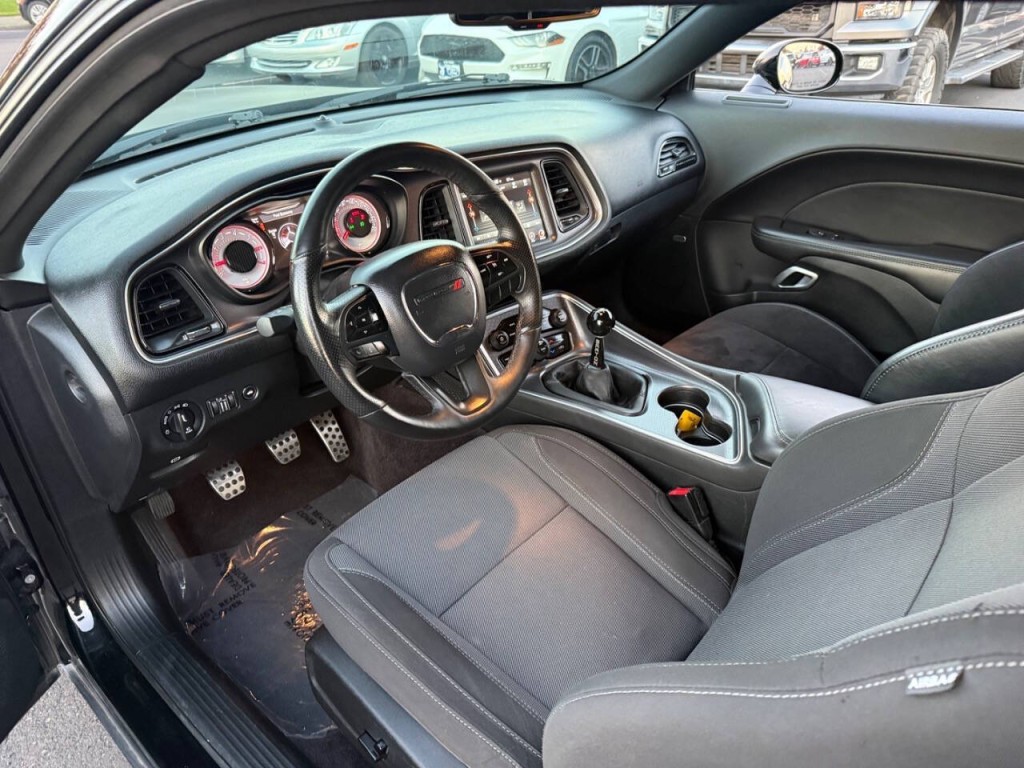 2017 Dodge Challenger Image 11