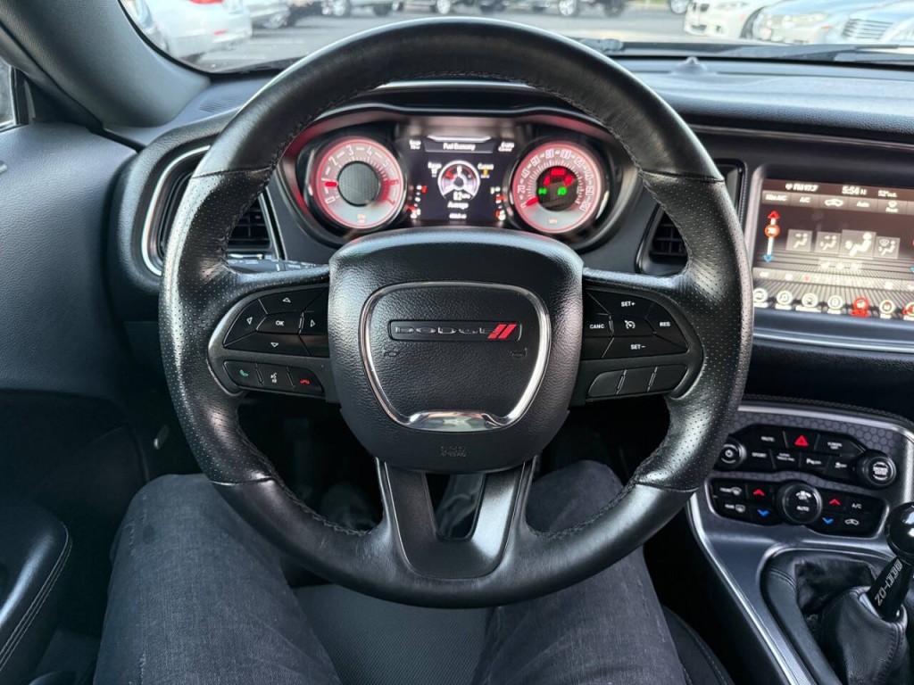 2017 Dodge Challenger Image 12