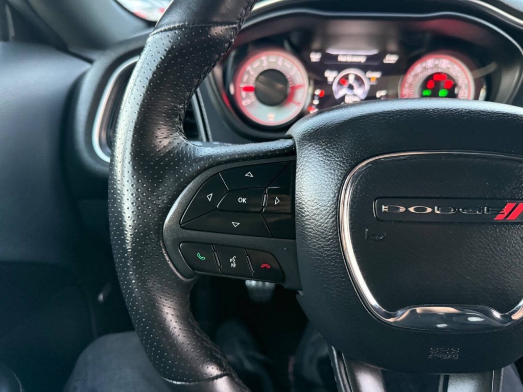 2017 Dodge Challenger Image 14