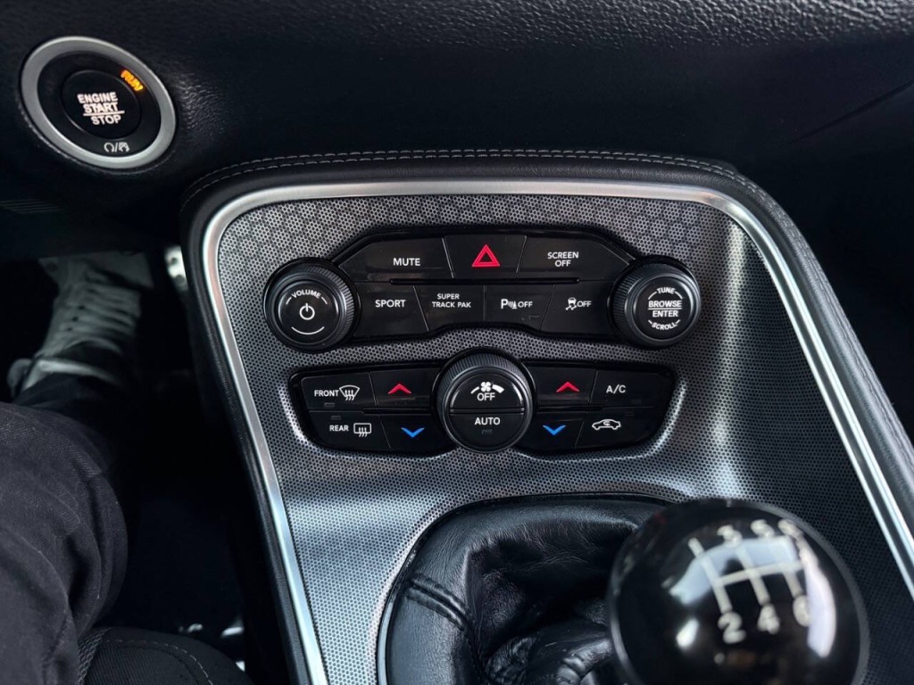 2017 Dodge Challenger Image 18