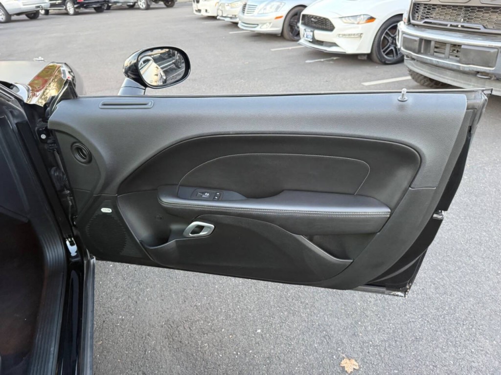 2017 Dodge Challenger Image 24