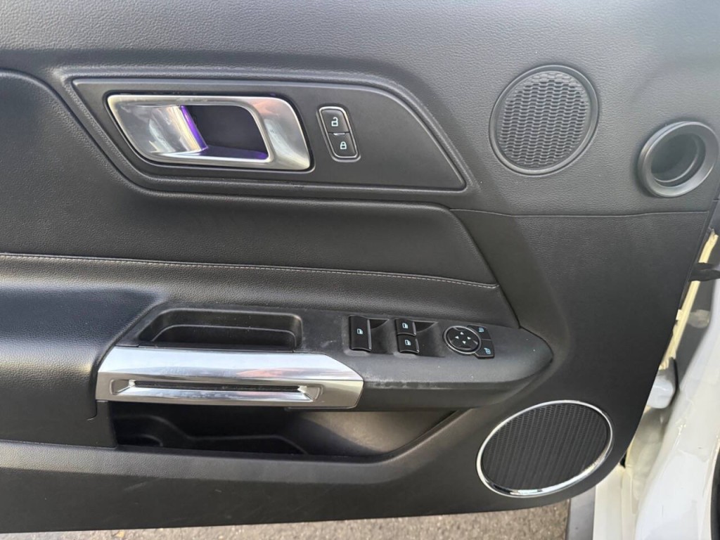 2019 Ford Mustang Image 21