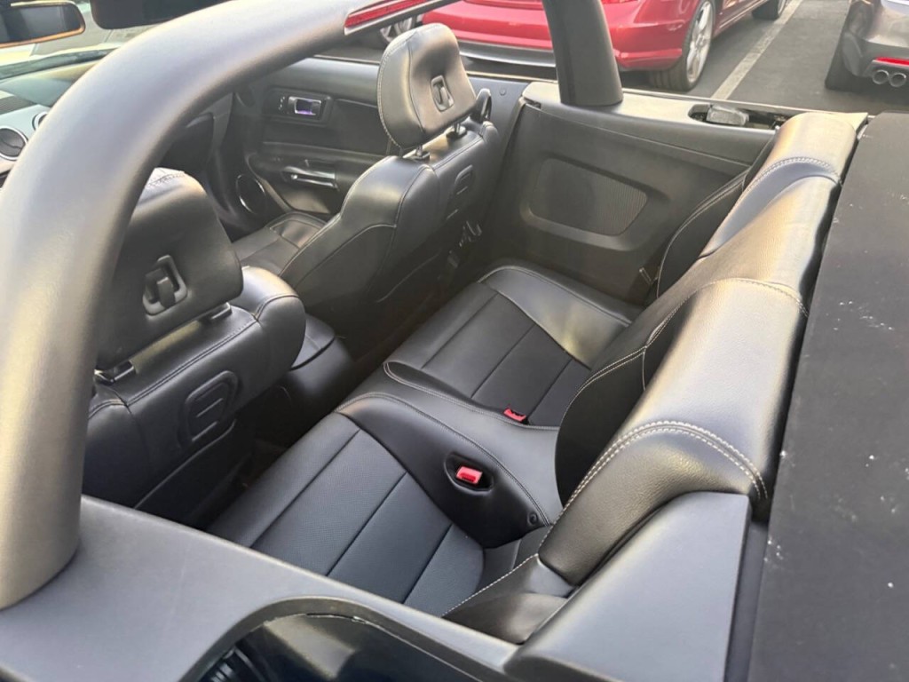 2019 Ford Mustang Image 24