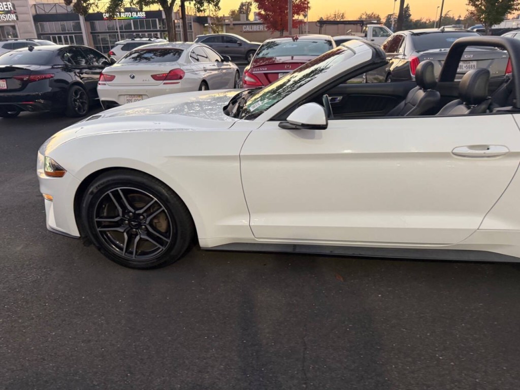 2019 Ford Mustang Image 31