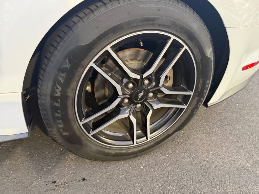 2019 Ford Mustang Image 32