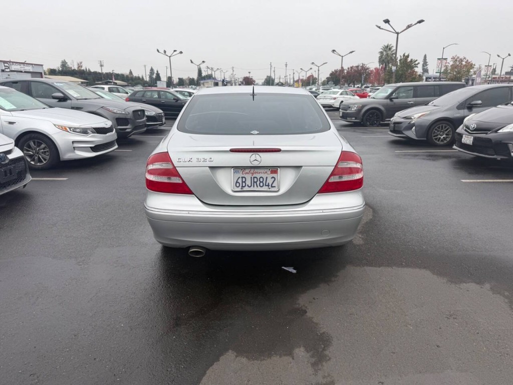 2004 Mercedes-Benz CLK-Class Image 7