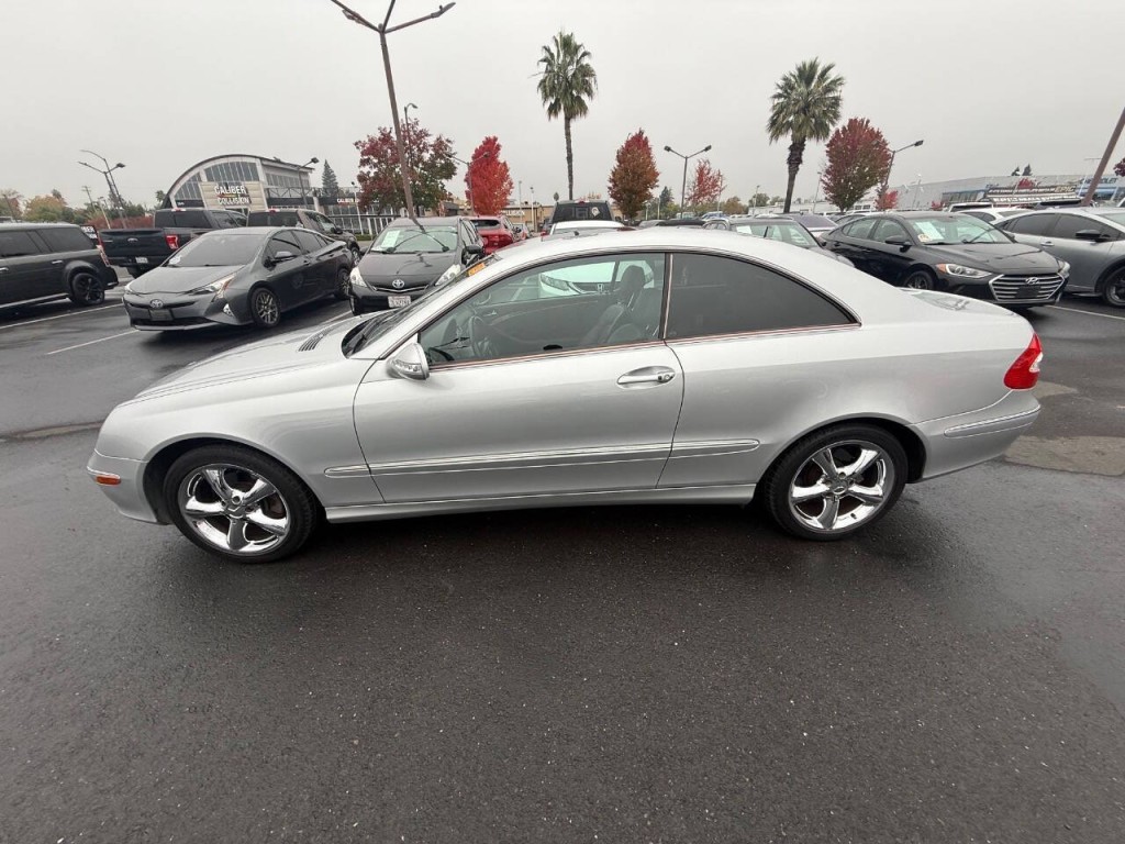 2004 Mercedes-Benz CLK-Class Image 9