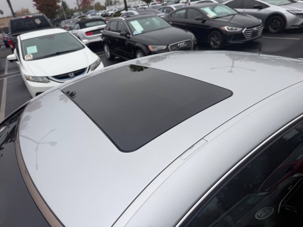 2004 Mercedes-Benz CLK-Class Image 10