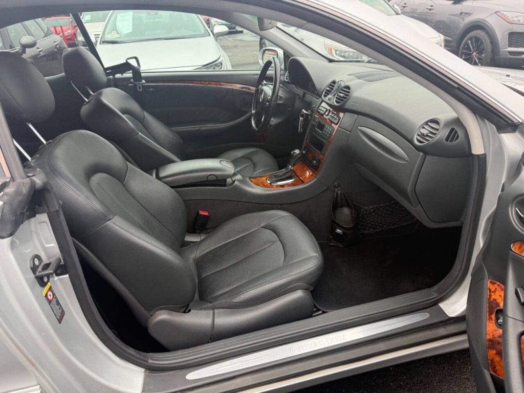 2004 Mercedes-Benz CLK-Class Image 11