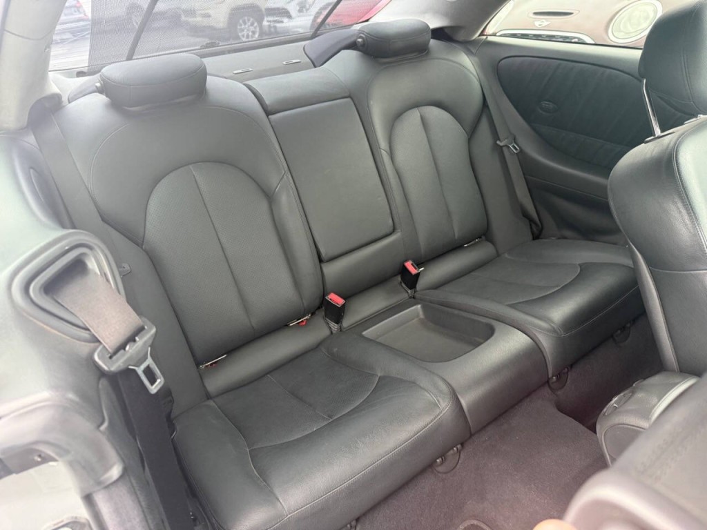 2004 Mercedes-Benz CLK-Class Image 12