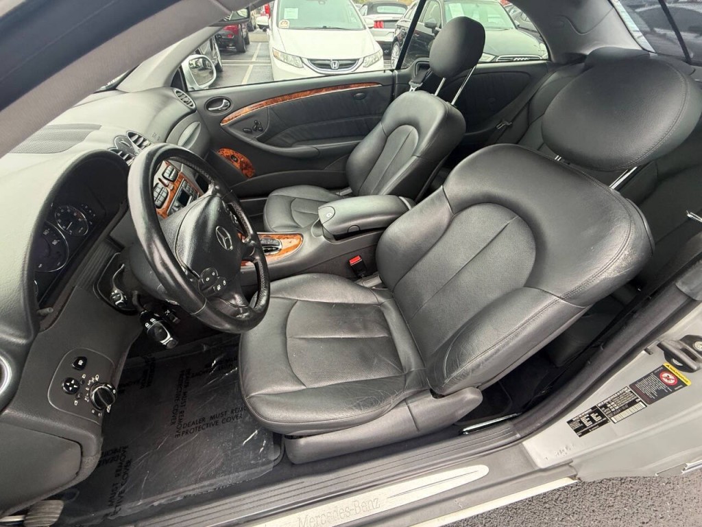 2004 Mercedes-Benz CLK-Class Image 13