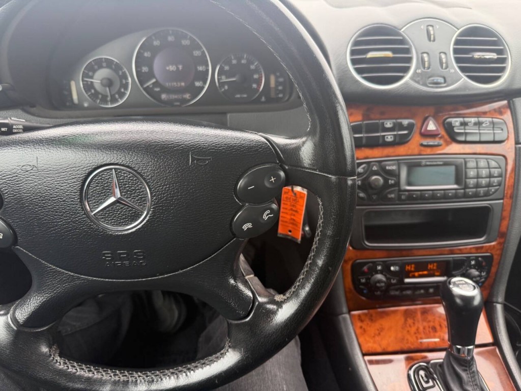 2004 Mercedes-Benz CLK-Class Image 16