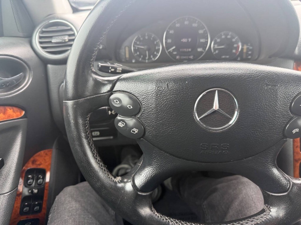 2004 Mercedes-Benz CLK-Class Image 17