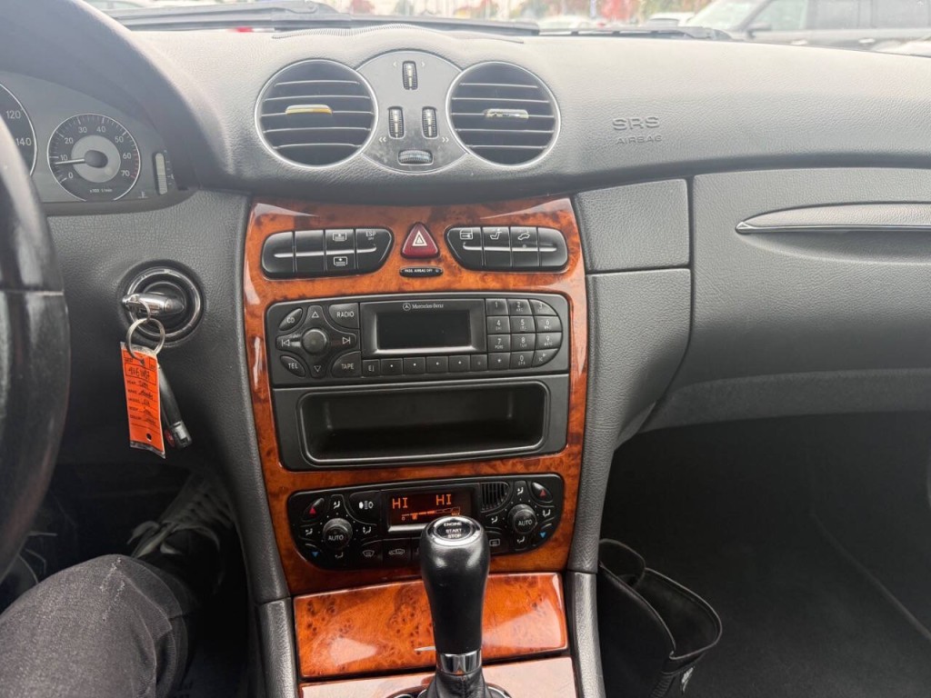 2004 Mercedes-Benz CLK-Class Image 19