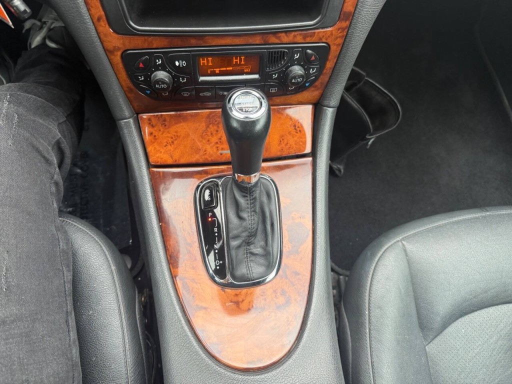 2004 Mercedes-Benz CLK-Class Image 20