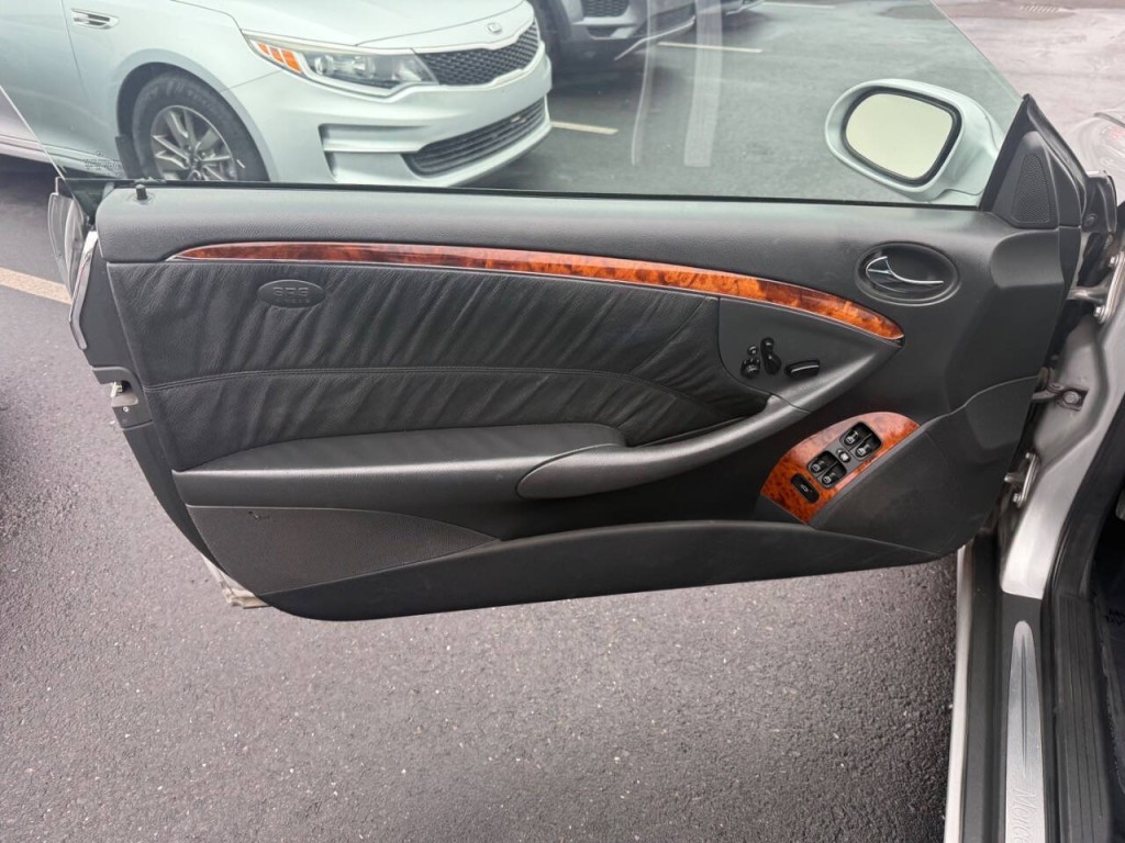 2004 Mercedes-Benz CLK-Class Image 21