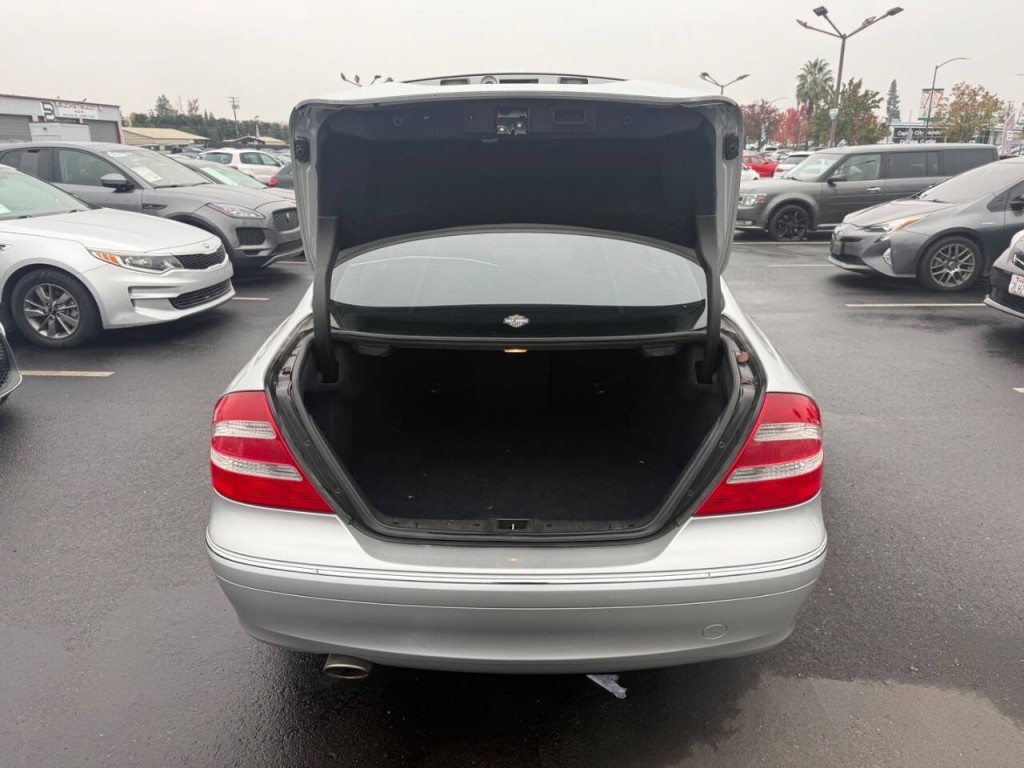 2004 Mercedes-Benz CLK-Class Image 24