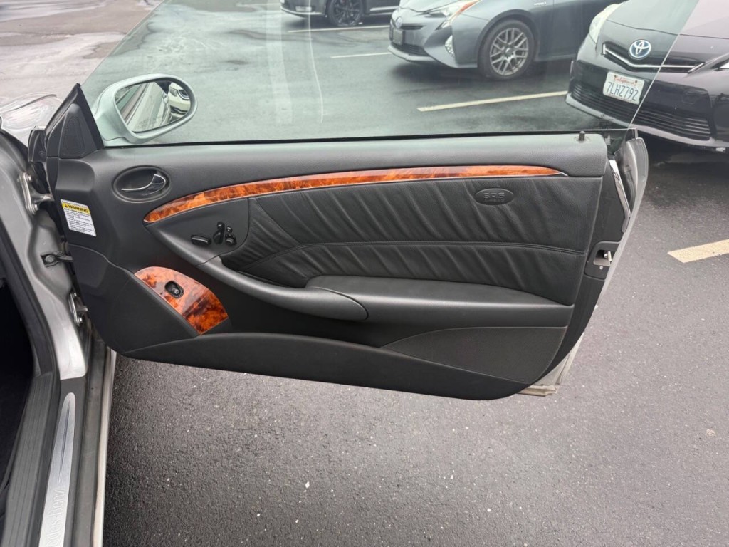 2004 Mercedes-Benz CLK-Class Image 26