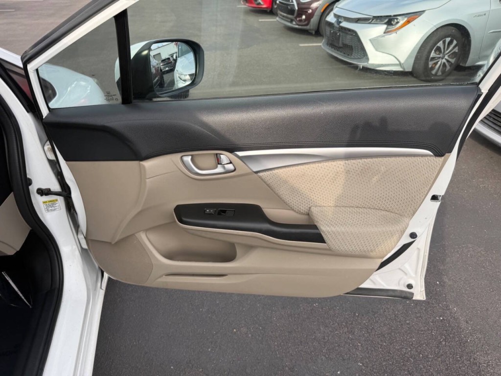 2015 Honda Civic Image 28