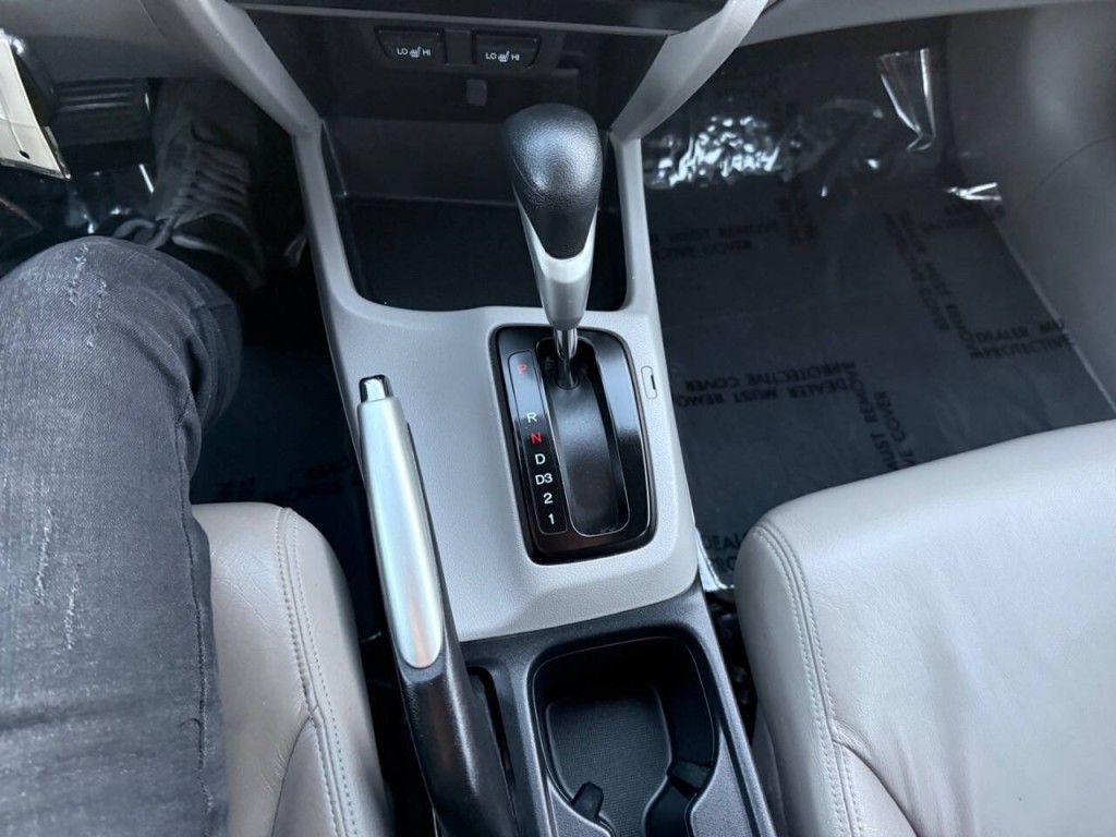 2012 Honda Civic Image 16