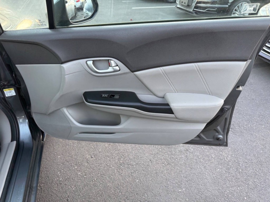 2012 Honda Civic Image 30