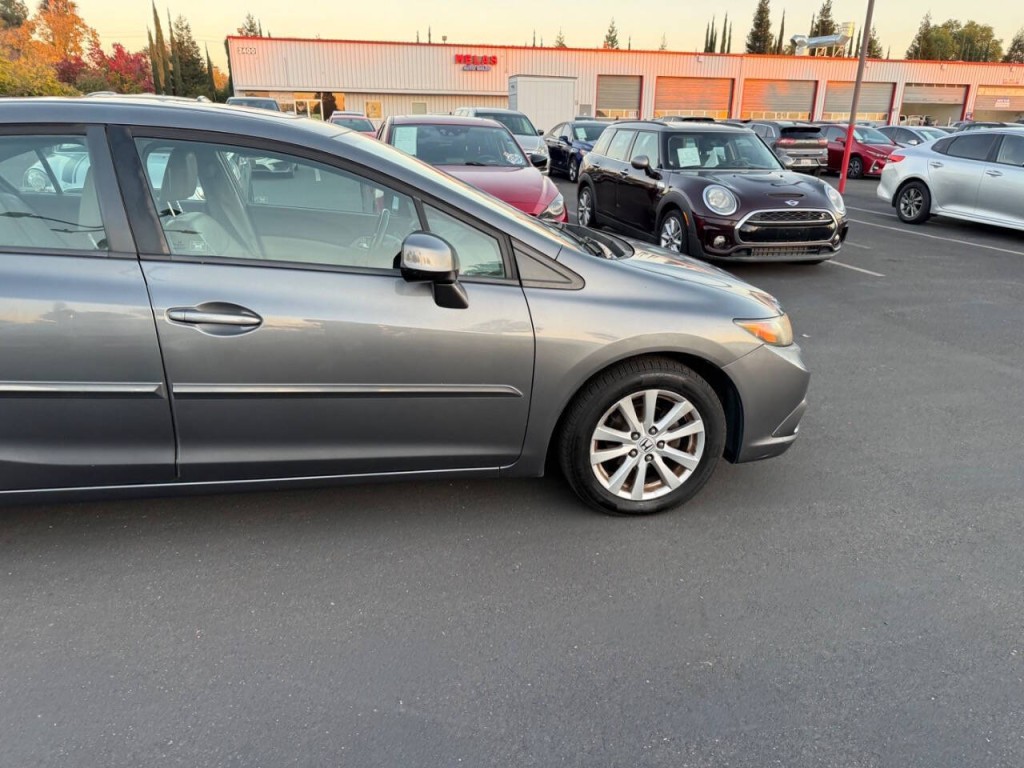 2012 Honda Civic Image 32