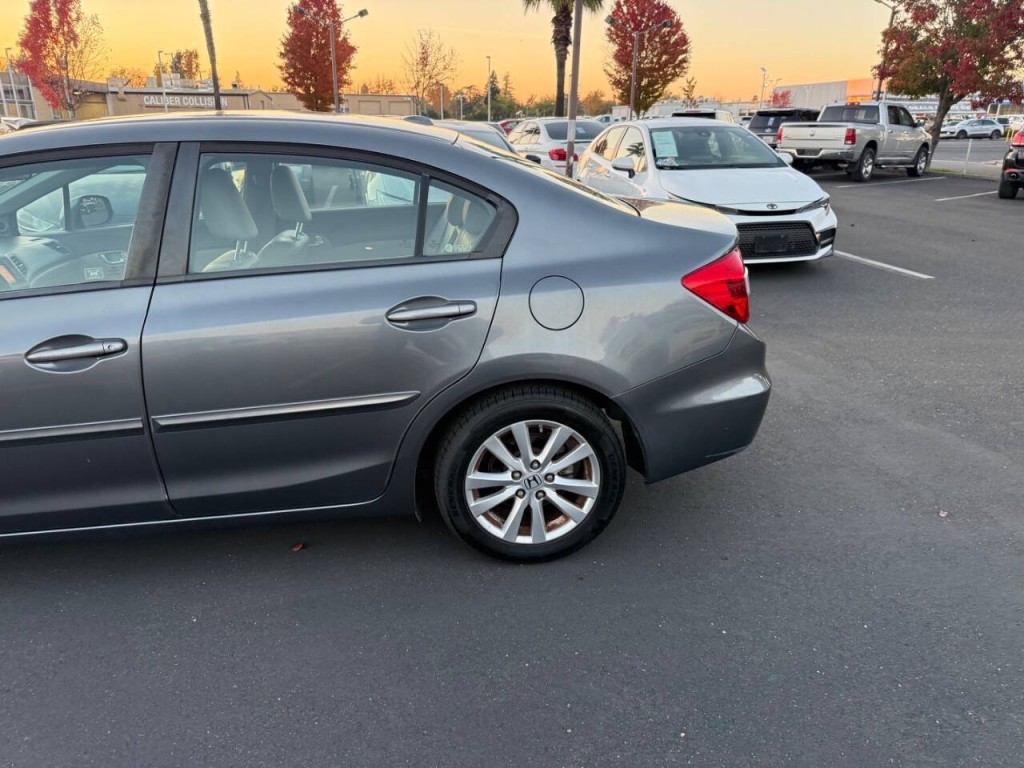 2012 Honda Civic Image 34
