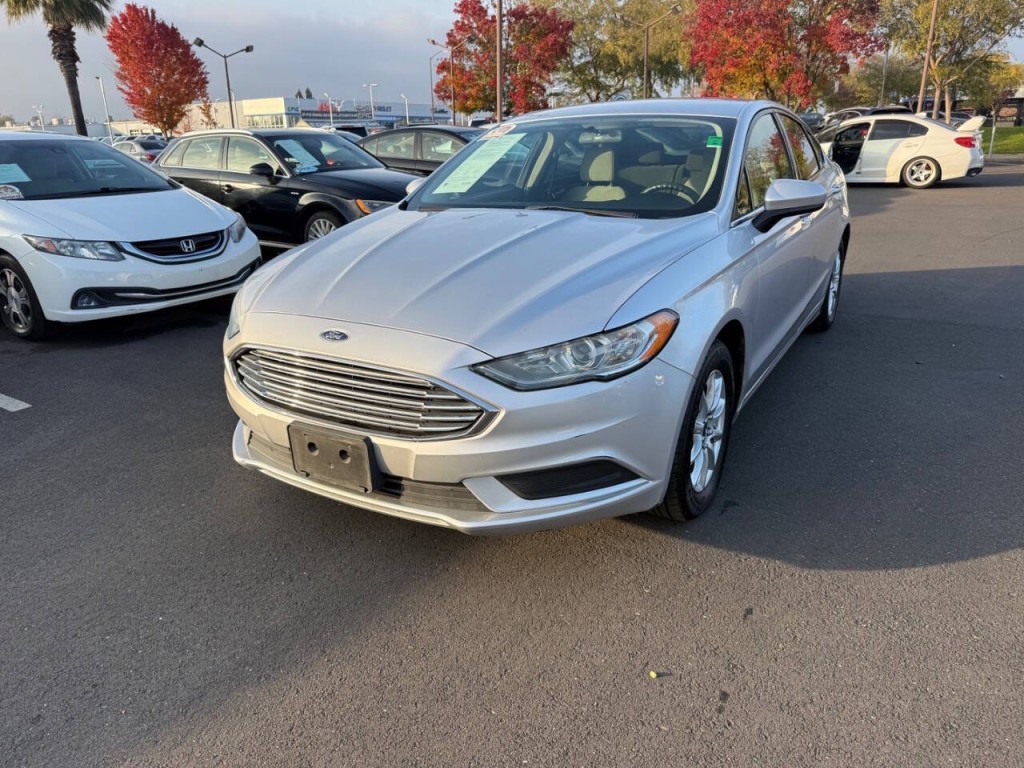 2017 Ford Fusion Image 2