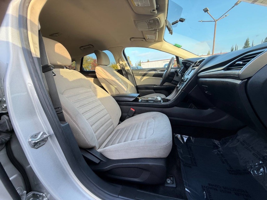 2017 Ford Fusion Image 10