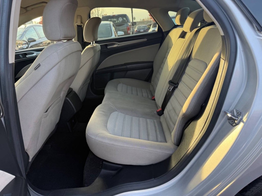 2017 Ford Fusion Image 12