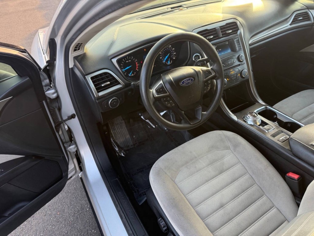 2017 Ford Fusion Image 13