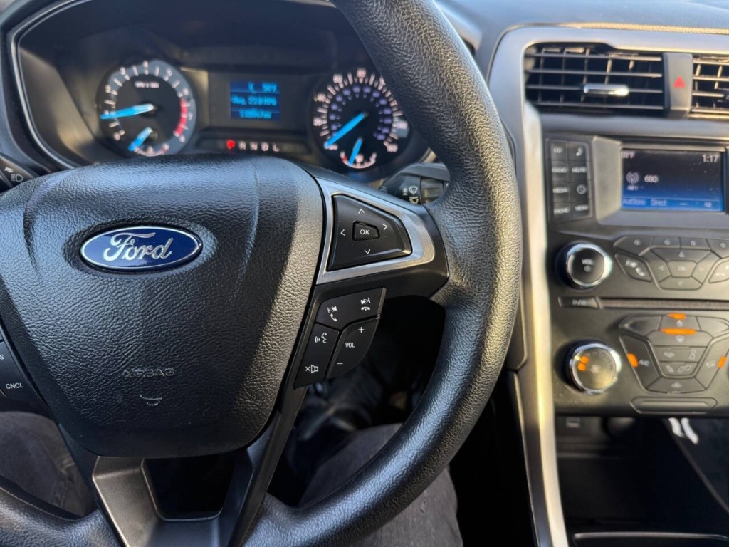 2017 Ford Fusion Image 16