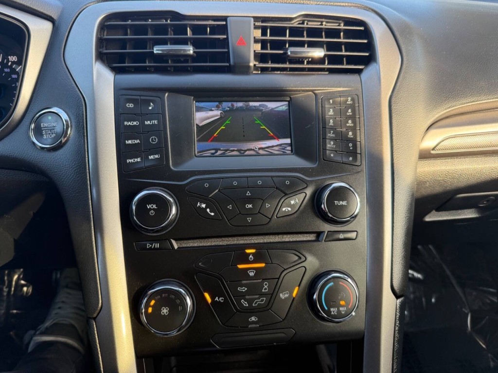 2017 Ford Fusion Image 19