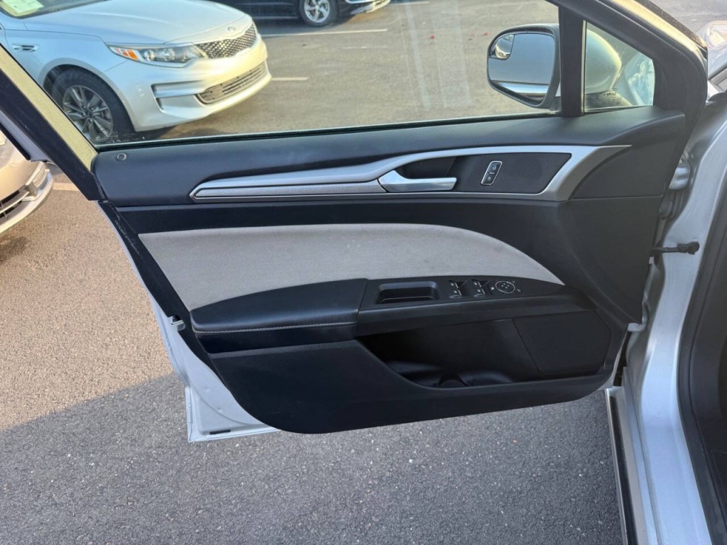 2017 Ford Fusion Image 22