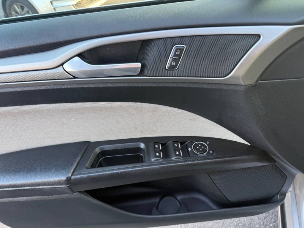 2017 Ford Fusion Image 23