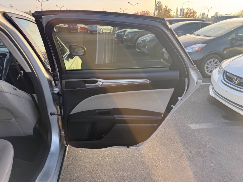 2017 Ford Fusion Image 27