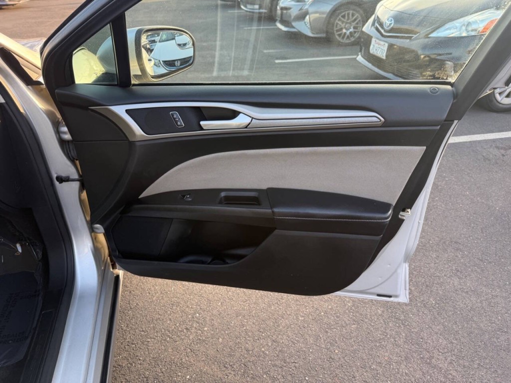 2017 Ford Fusion Image 28